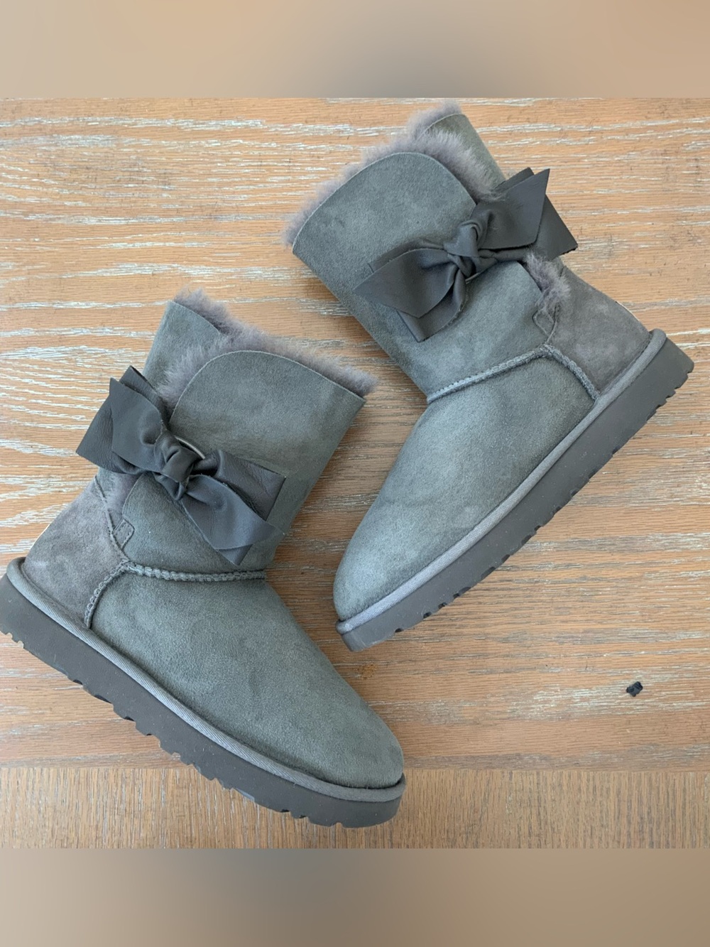 UGG Bailey Bow Gray Suede Shearling Lined Pull On Mid Calf Boots US 7 EU 38